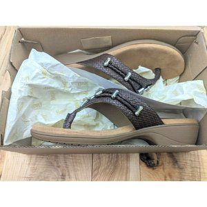 BASS Lucy Brown Woven Faux Leather w/Silver Accents Thong Sandals 9M NEW W BOX
